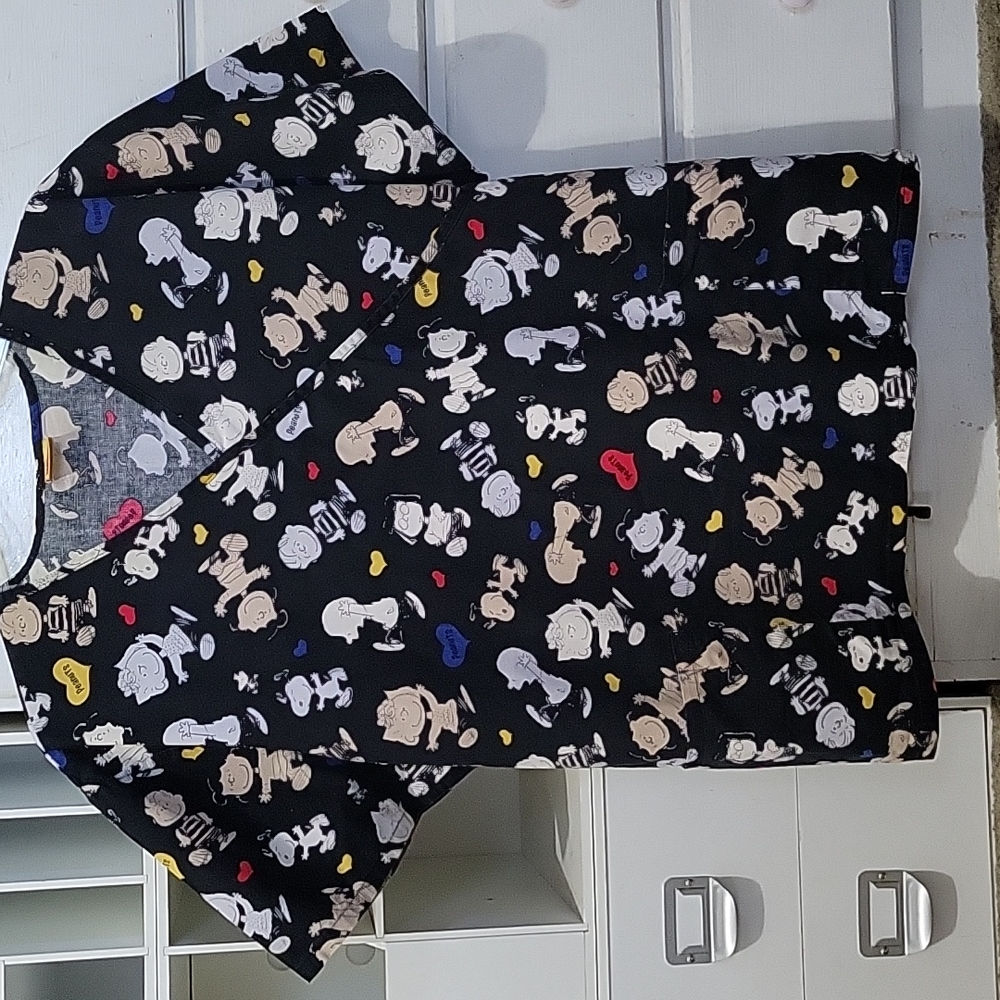Used Charlie Brown Peanuts scrub top size 2XL